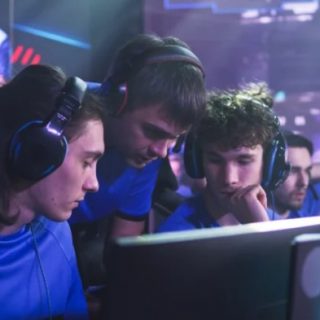 Best strategies for winning in competitive online games