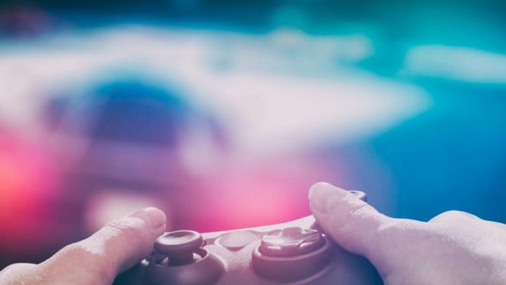 What makes online games addictive for players